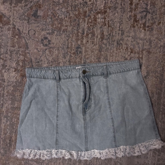 Mini Jean skirt with lace trim - Picture 1 of 4